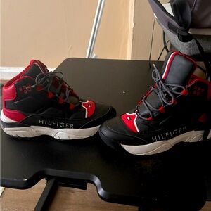 Size 12 men’s Tommy Hilfiger sneakers great condition